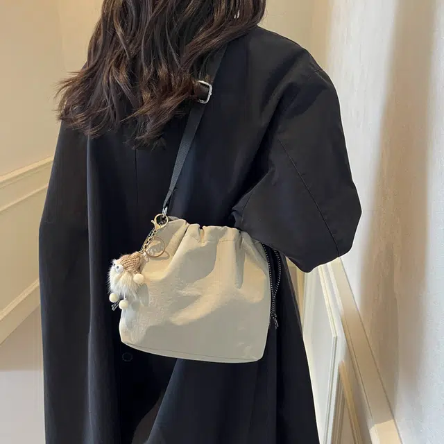 伊曼家 秋冬潮学生上课休闲水桶包 布 单肩包 女款 米白色/绿色/黑色