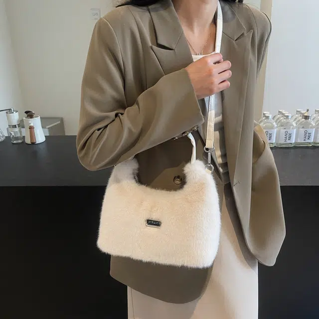 伊曼家 时尚潮流百搭单肩斜挎 毛绒 手提包 常规 女款 多色