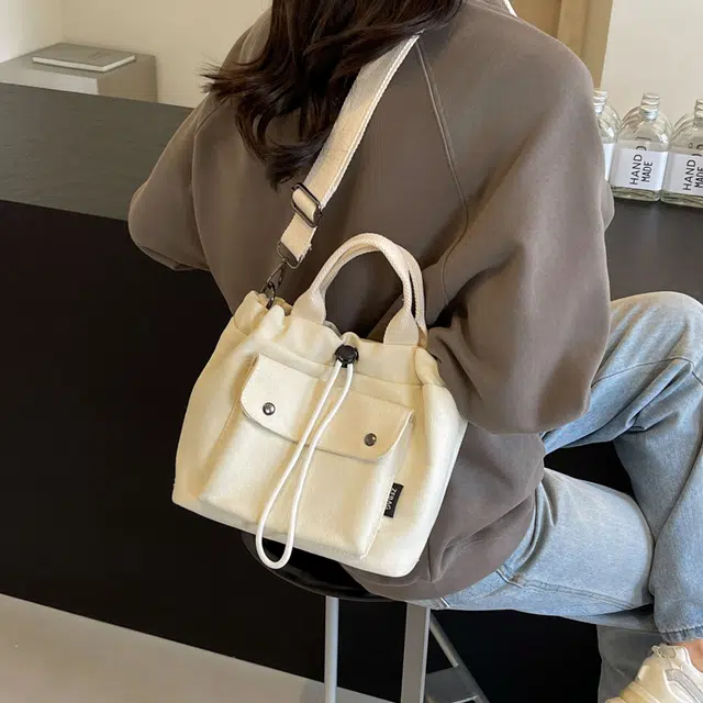 伊曼家 运动风潮流帅气简约时尚小众轻便包包 帆布 帆布包单肩包 女款