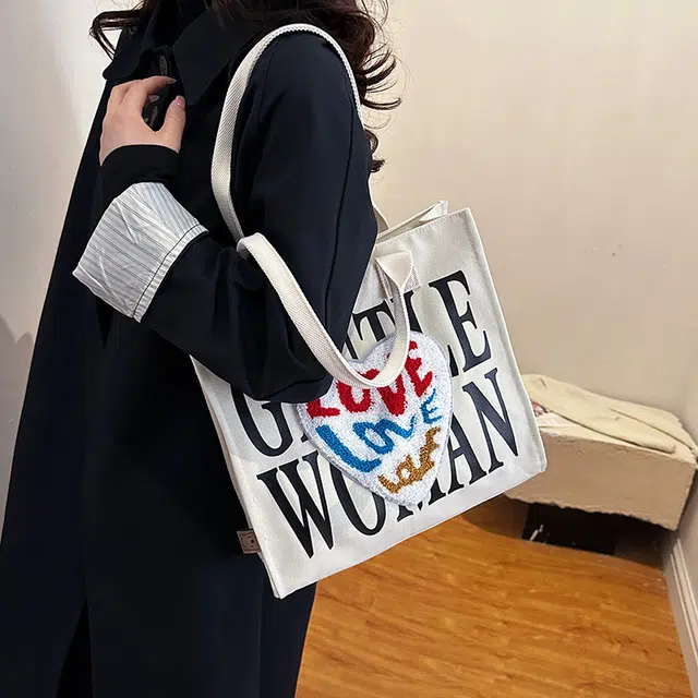 伊曼家 大容量包字母爱心单肩托特包百搭休闲手提包 帆布 帆布包单肩包 女款 米白色/卡其色/黑色