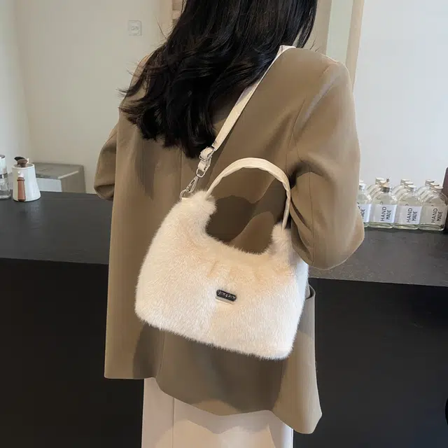 伊曼家 时尚潮流百搭单肩斜挎 毛绒 手提包 常规 女款 多色