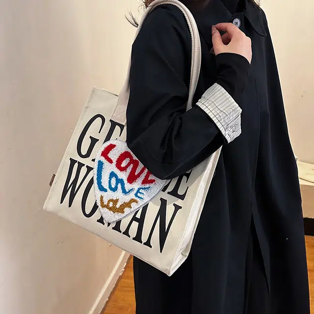 伊曼家 大容量包字母爱心单肩托特包百搭休闲手提包 帆布 帆布包单肩包 女款 米白色/卡其色/黑色