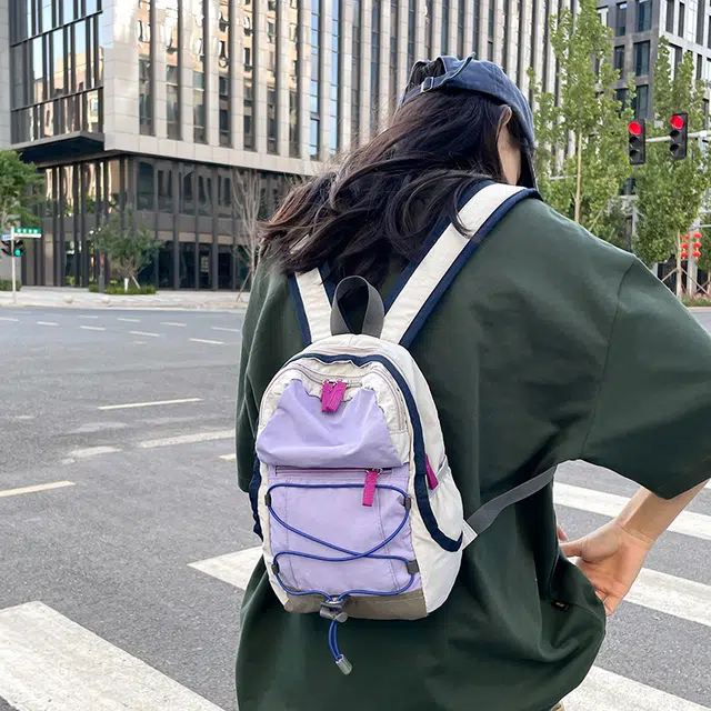 伊曼家 撞色登山包野餐复古书包轻便旅行包轻薄徒步背包女 尼龙布 双肩包 常规 男女同款情侣款 紫白色/绿色/紫黑色