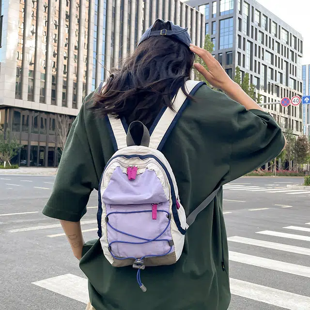 伊曼家 撞色登山包野餐复古书包轻便旅行包轻薄徒步背包女 尼龙布 双肩包 常规 男女同款情侣款 紫白色/绿色/紫黑色