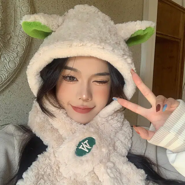 浪莎 冬季毛绒米色小羊帽子围巾一体帽骑行保暖毛茸茸两件套   聚酯纤维 斗篷帽 男女同款情侣款