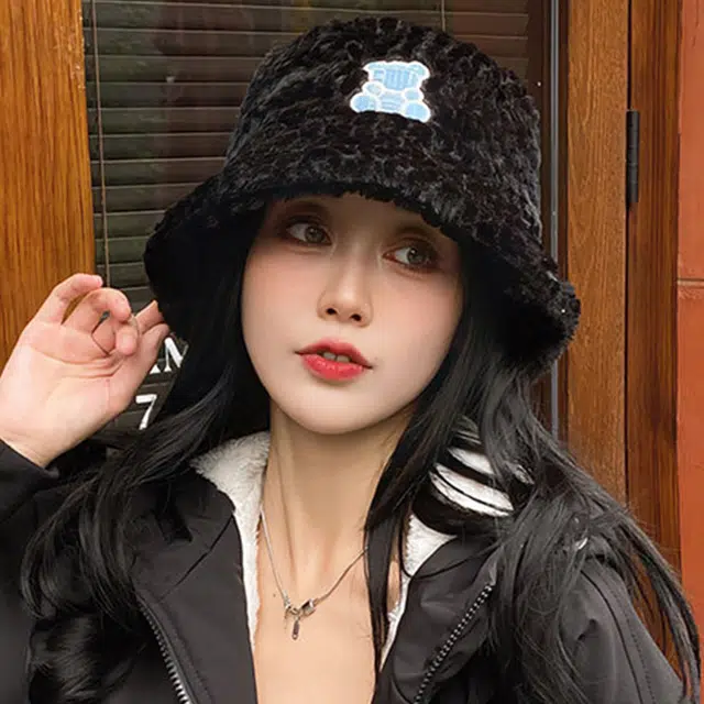 浪莎秋冬季毛绒渔夫帽女保暖刺绣可爱小熊盆帽显脸小加厚帽子