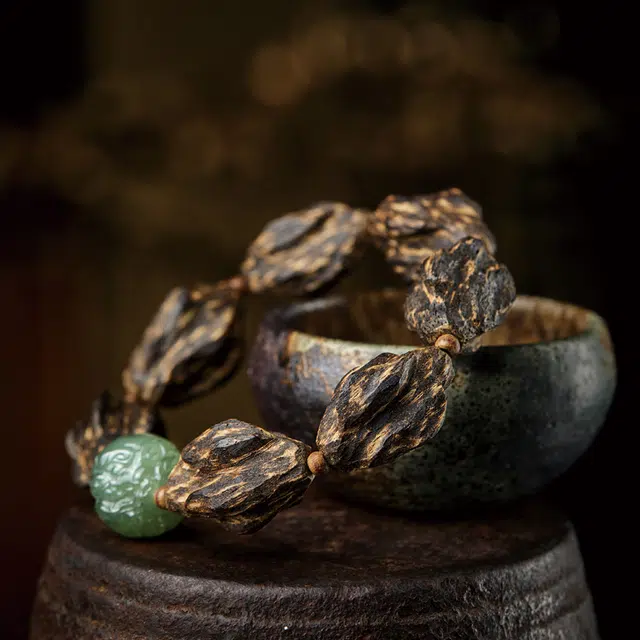 易明居 新中式国潮招财貔貅手链木质文玩转运手持佛珠念珠串珠 沉香木 手串 男款 复古简约高级感礼物
