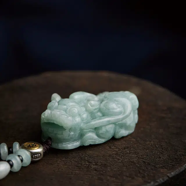 易明居 招财貔貅项链 十二生肖本命年 八大本命佛守护神挂件 复古高级感 顺遂转运 豆种 翡翠吊坠 男女同款情侣款