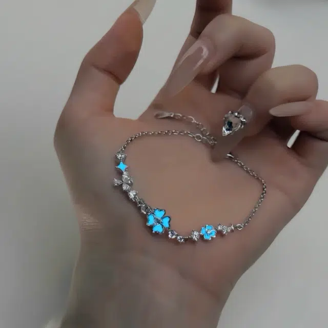 925