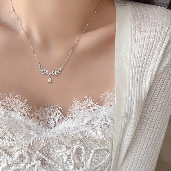 925