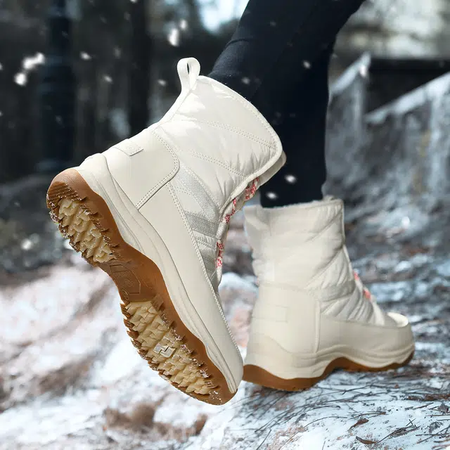 谊嘉宝 保暖防滑 舒适时尚 短筒 雪地靴 女款