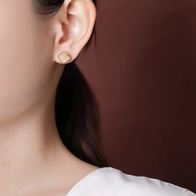 S925