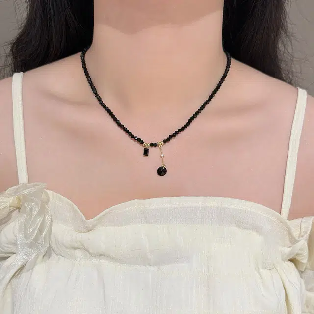 素 简约黑色串珠方牌简约清冷感百搭气质 合金 树脂 项链 女款