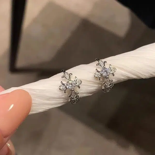 素 十字架设计感鸢尾轻奢高级感小众气质个性 铜 耳环 男女同款情侣款