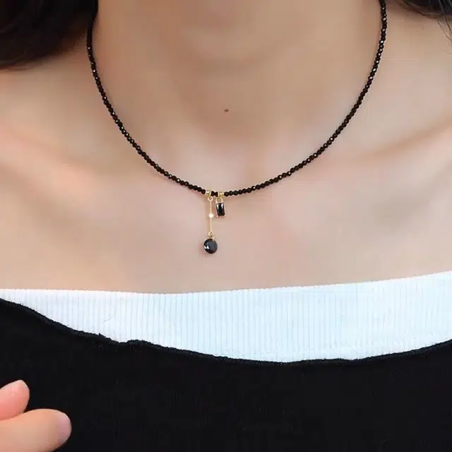 素 简约黑色串珠方牌简约清冷感百搭气质 合金 树脂 项链 女款