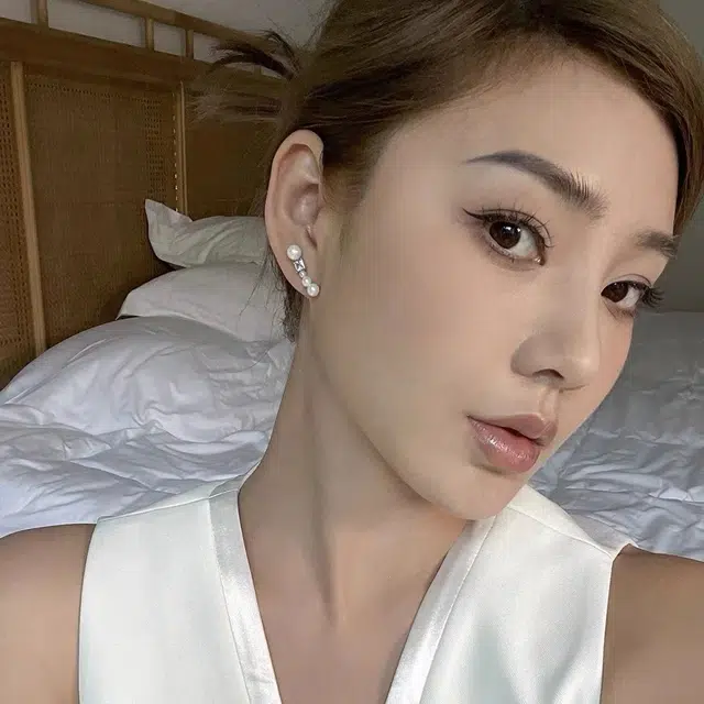 素 极简百搭小众设计气质简约 锆石 耳钉 女款