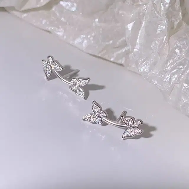 925