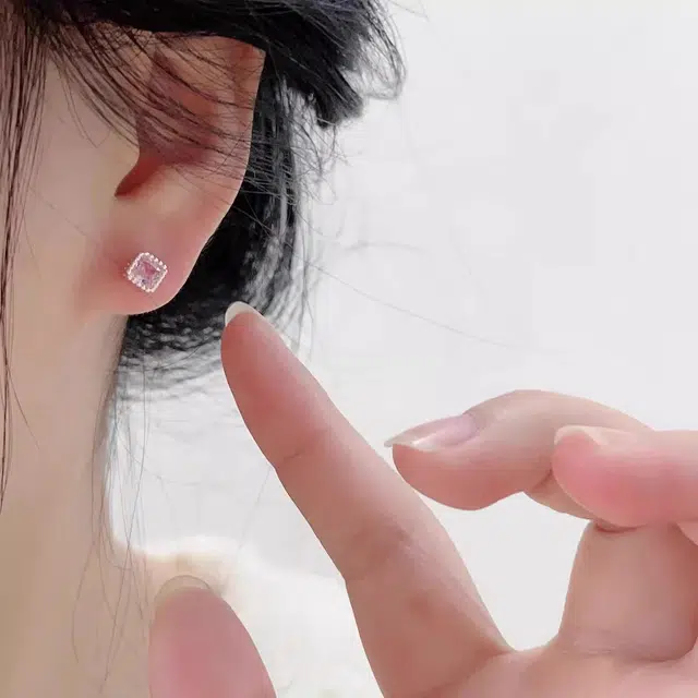 素 粉色小方糖高级感甜美风简约小巧耳饰 锆石 耳钉 女款