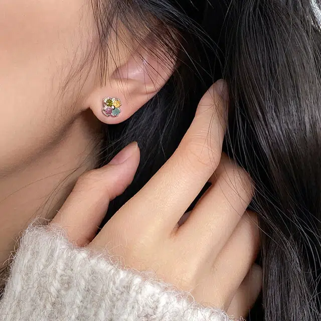 925