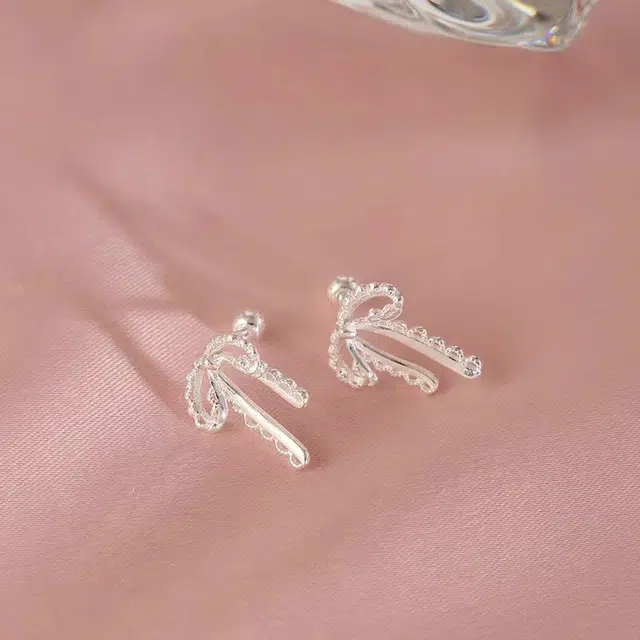 925