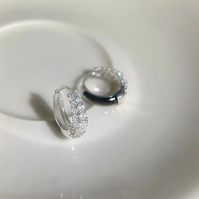 素 轻奢小众高级感耳圈百搭日常通勤显脸小耳饰 铜 耳环 女款