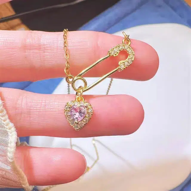 素 爱心镶钻别针甜酷风小众回形高级感甜美超闪锁骨链白金水滴 钛钢 项链 女款