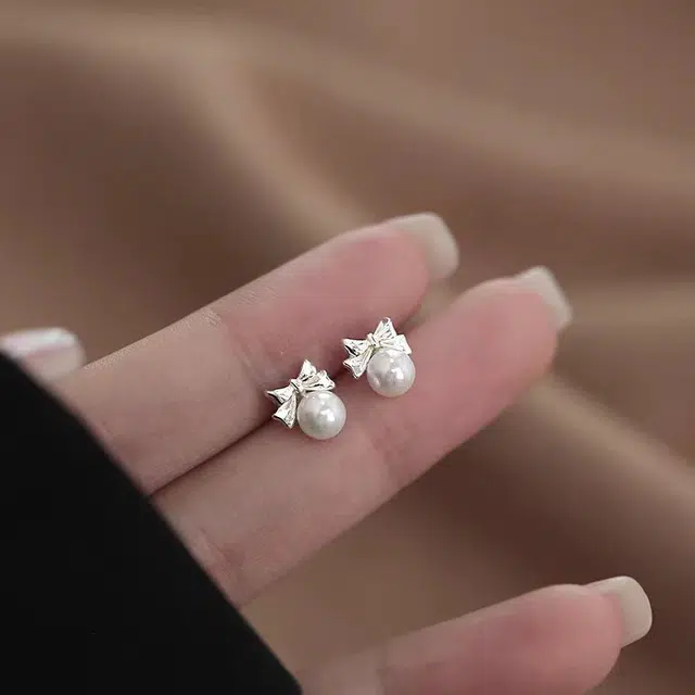 925