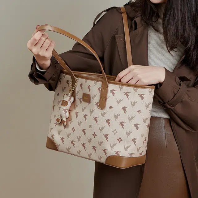 15 MINS pvc Tote