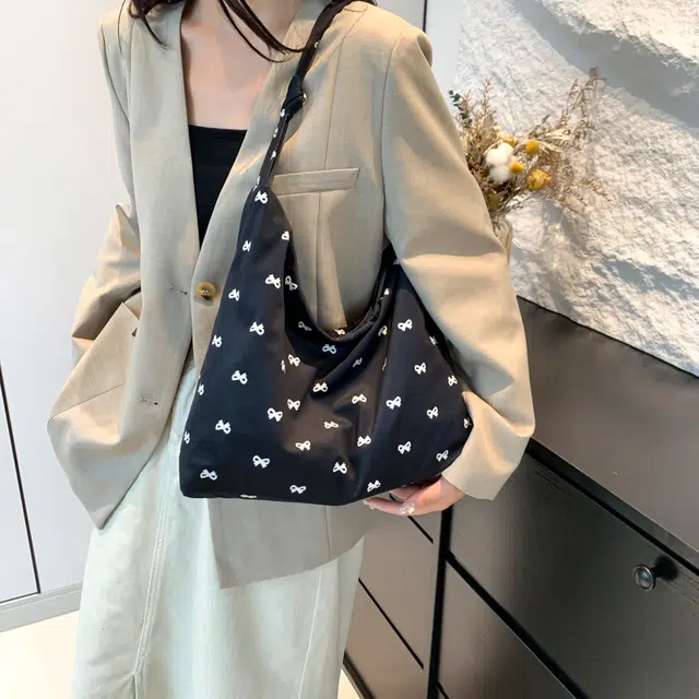 LOUIS ROYALN Tote