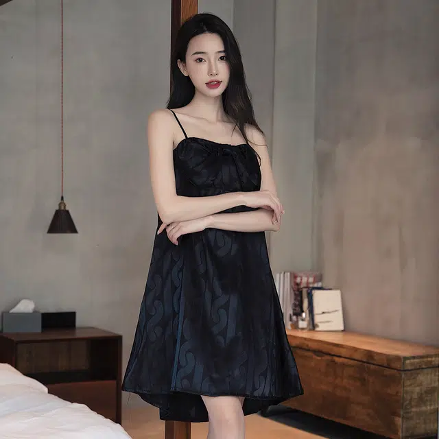 水中花 简约带胸垫冰丝凉感套头家居舒适透气吊带睡裙 女款 黑色