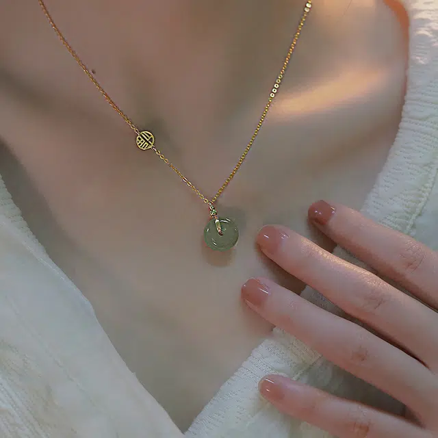 925