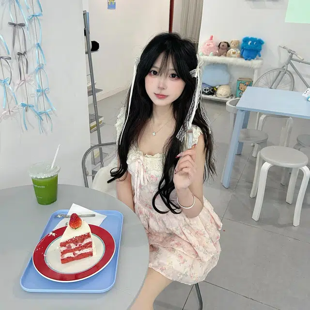 依钗 法式温柔风碎花收腰蕾丝花边蓬蓬公主短裙吊带连衣裙 女款