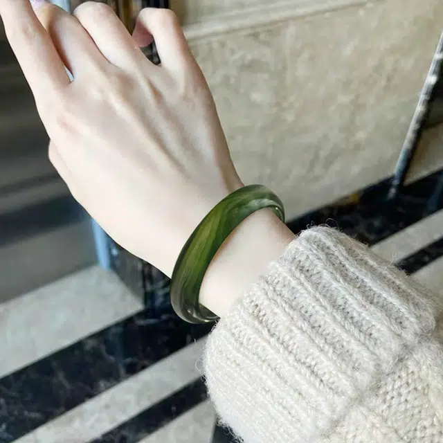 盈满堂 褐绿色条纹缠丝 经典扁条宽版 时尚送礼手饰 玛瑙 手镯 女款