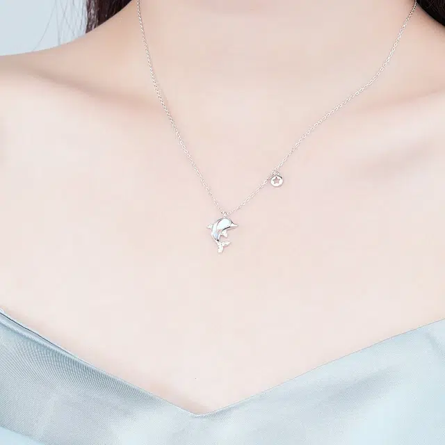 925