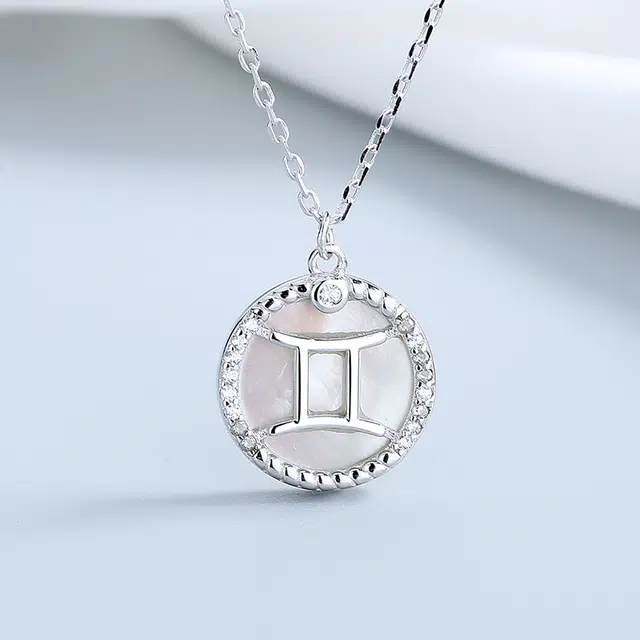 925