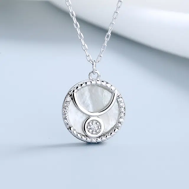 925
