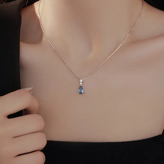 925