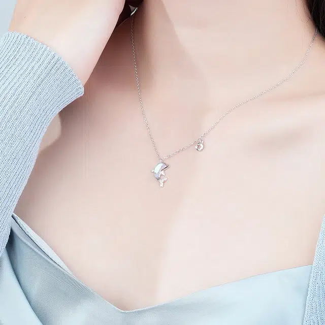 925