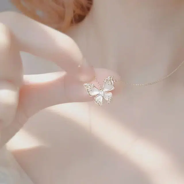 925