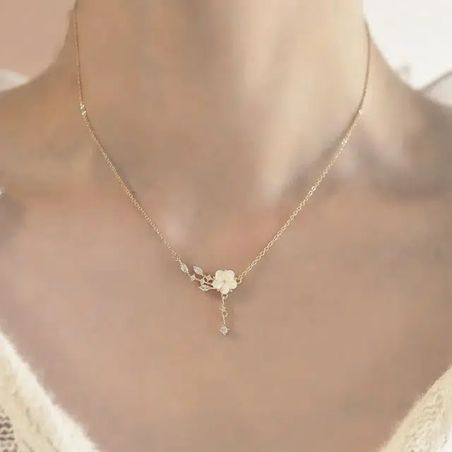 925