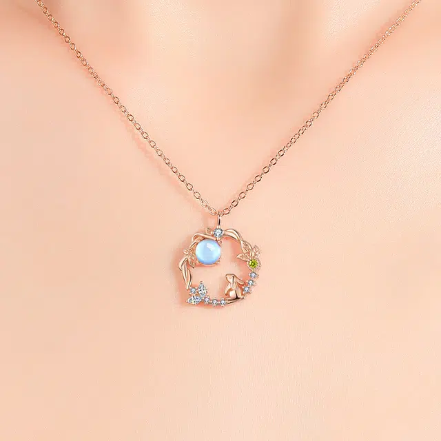 925