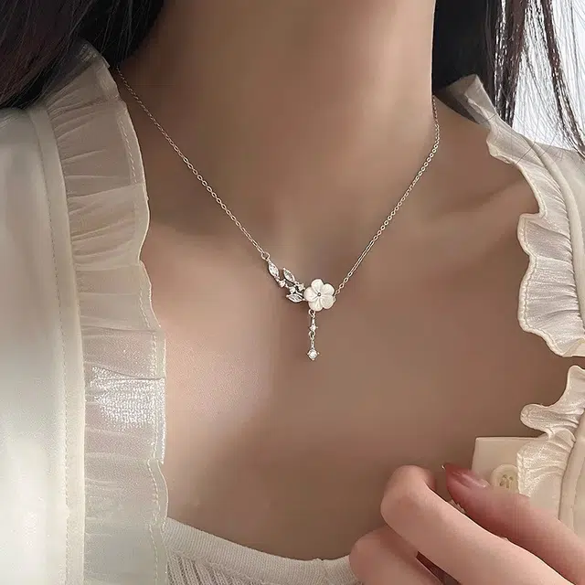 925