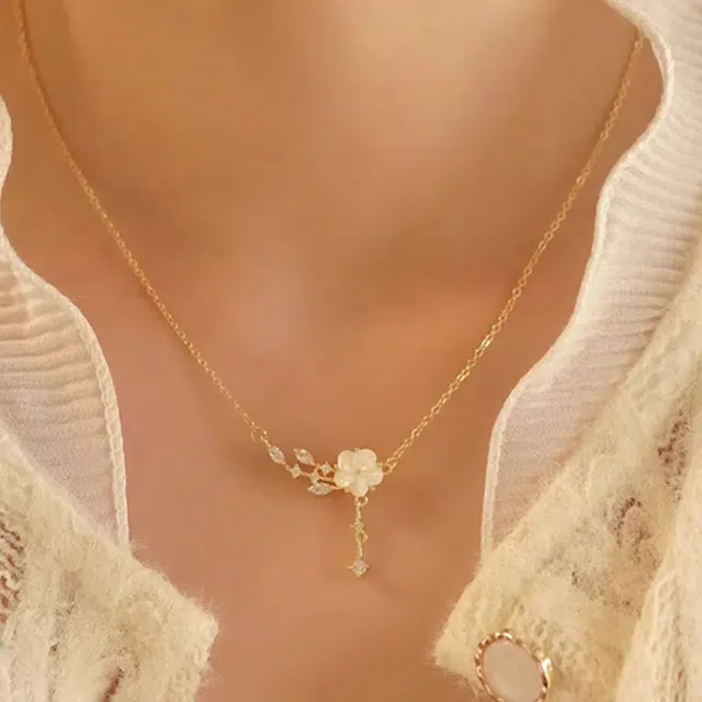 925