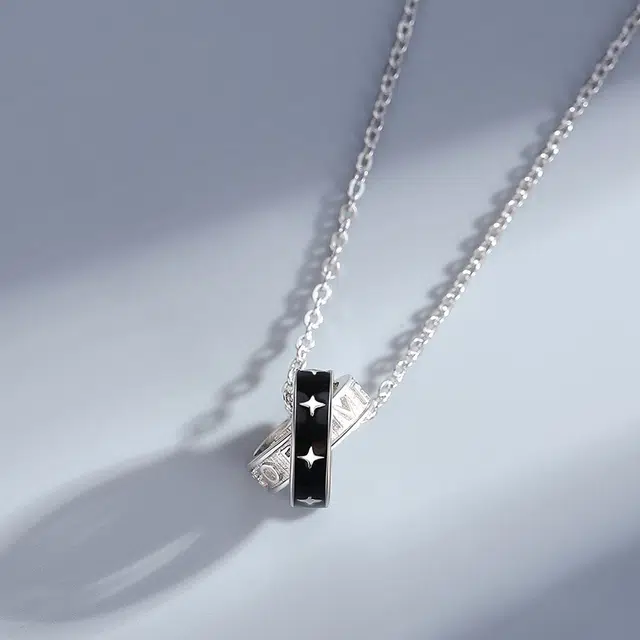 925