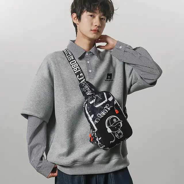 宝琳卡 卡通潮流时尚 尼龙 胸包 男女同款情侣款 黑色/白色/蓝色