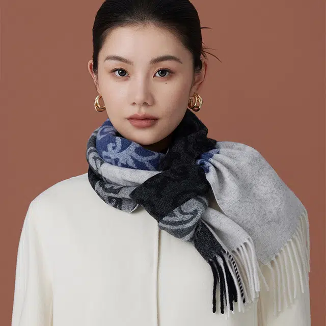 上海故事 秋冬款雅致欧尚羊毛提花亲肤保暖纤维细腻柔软顺滑礼盒包装 绒线围巾 男女同款情侣款