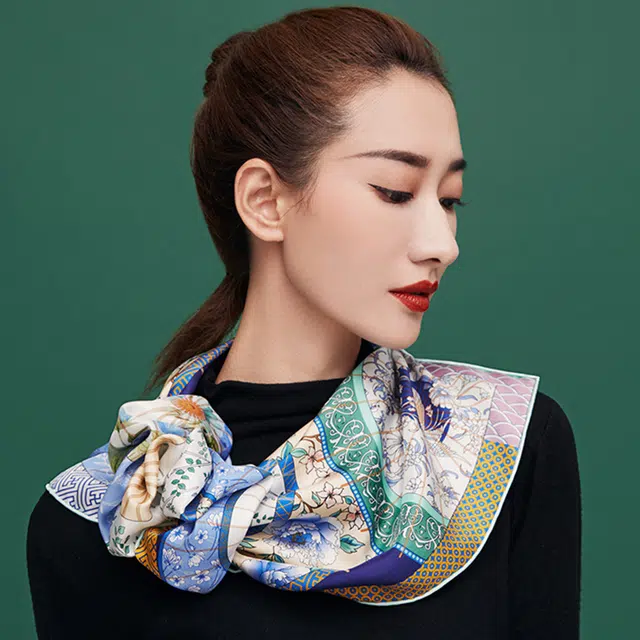 故宫联名 上海故事 方巾双面同色印花垂坠顺滑柔软亲肤纯手工卷边工艺礼盒包装 桑蚕丝 丝巾 女款