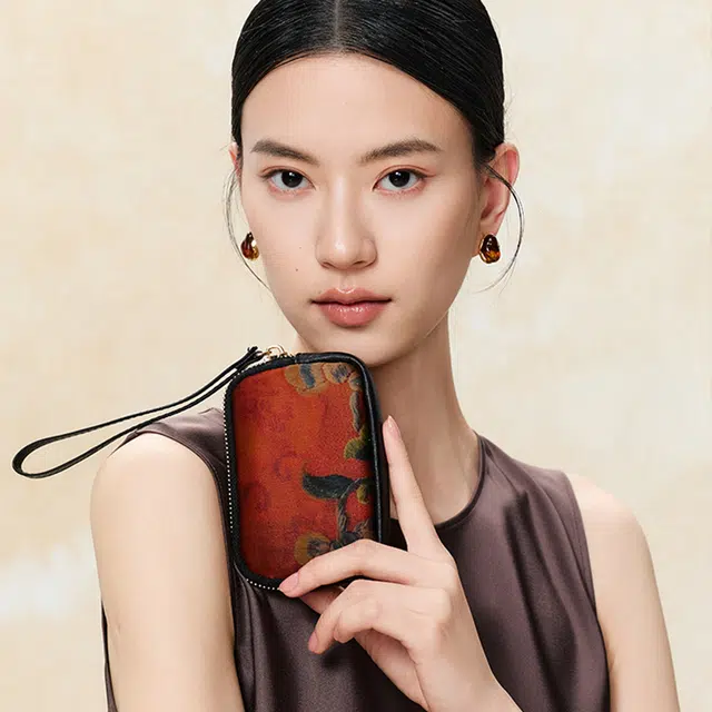 上海故事 新中式国风个性百搭 桑蚕丝 手拿包 小号 女款 绯红色/银杏黄