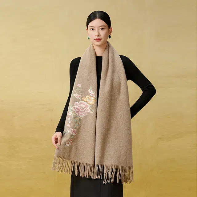 上海故事 新中式国风必备精致气质刺绣甜美可爱礼盒装 绵羊毛 披肩 男女同款情侣款