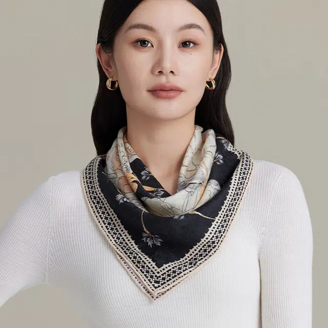 上海故事 双面提花中方巾保暖蓄热轻盈滑爽光泽柔和舒适透气抗皱耐磨多色选择礼盒包装 绵羊毛 丝巾 女款